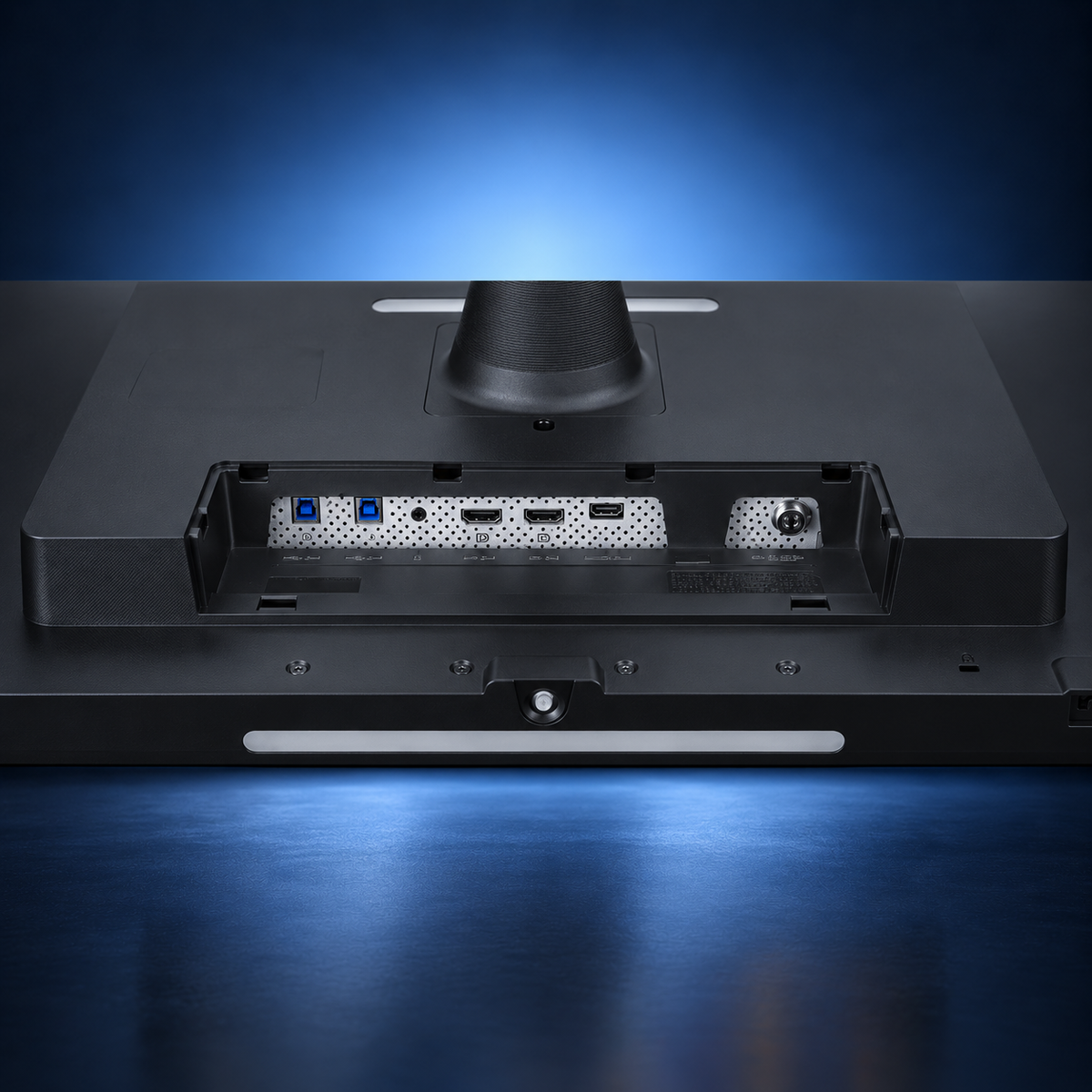 LG 32HQ713D-B DisplayPort and USB connectivity ports
